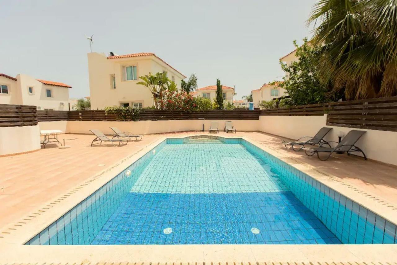 Golden Bay Deluxe Holiday Apartment Protaras Exterior photo