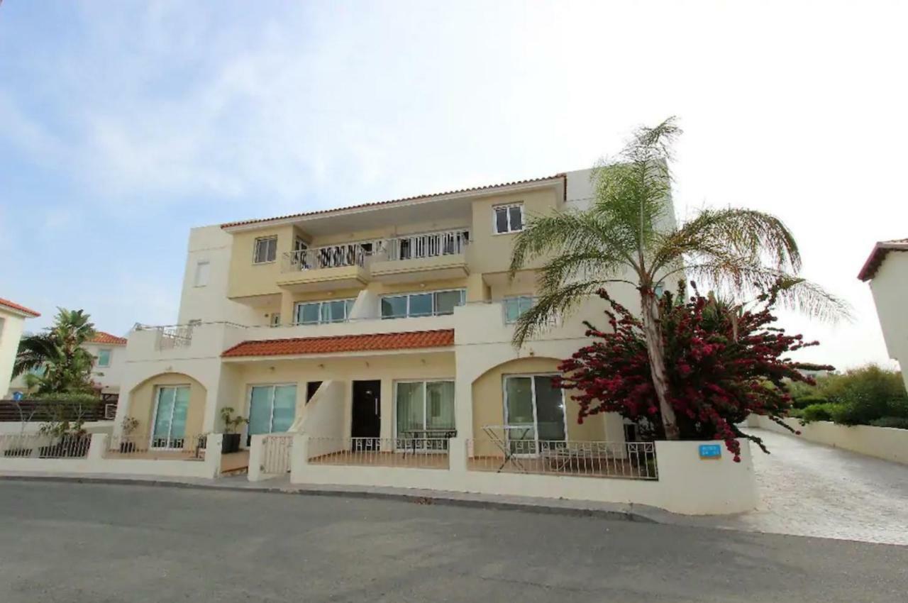 Golden Bay Deluxe Holiday Apartment Protaras Exterior photo